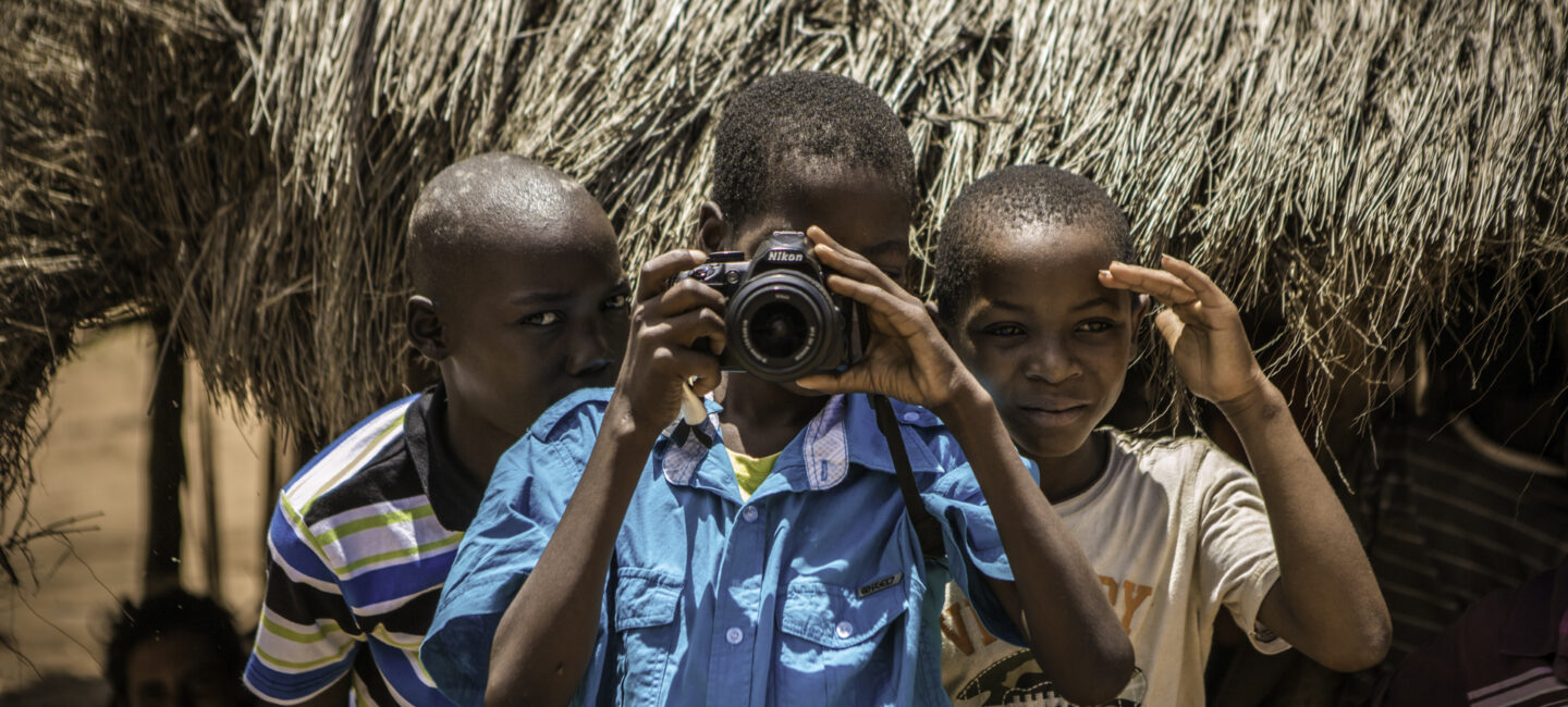 young-kids-with-camera